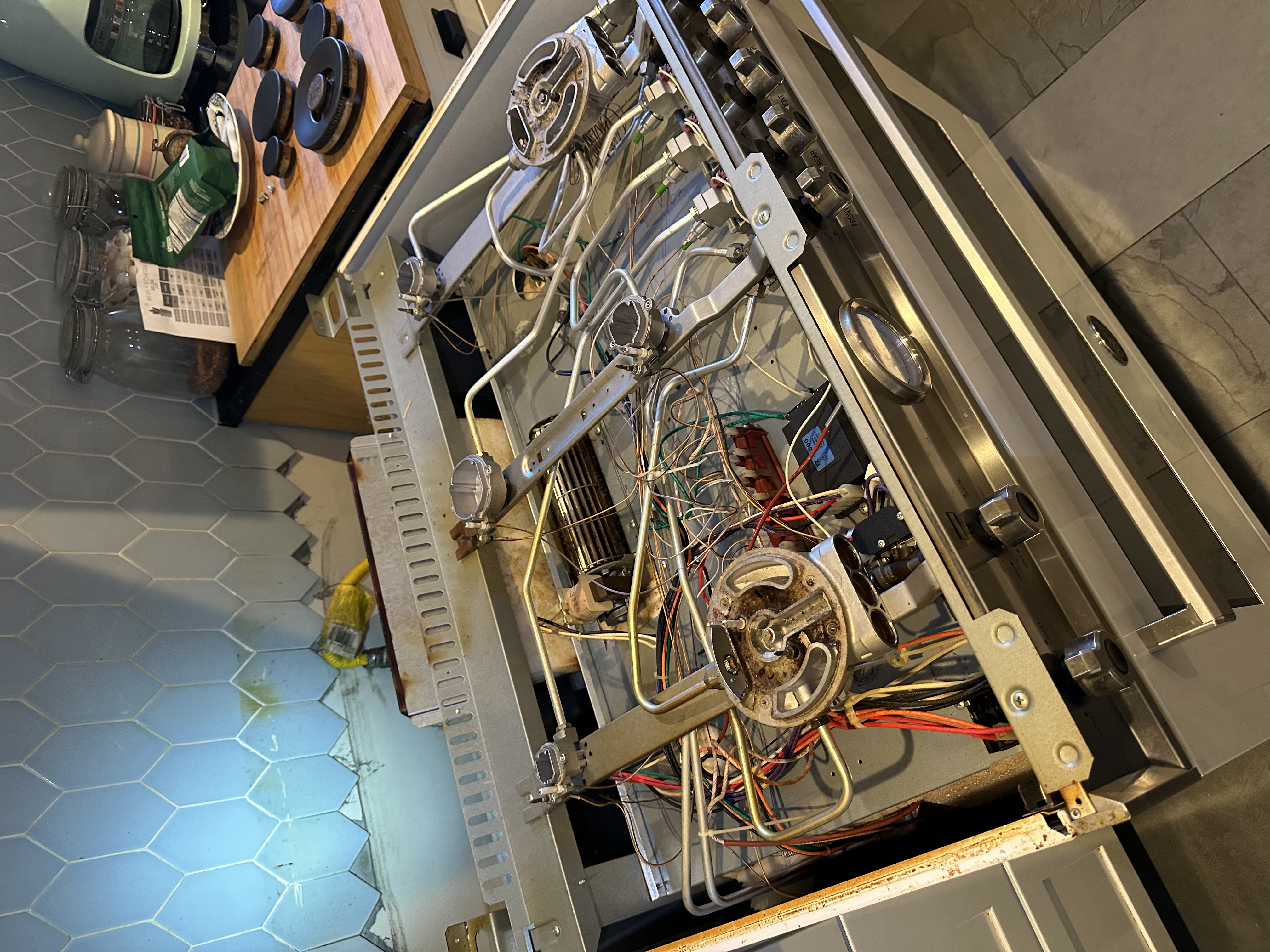 KLIA NY range appliance diagnostic work